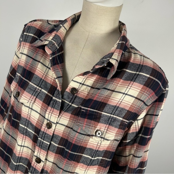 💕Tilley Plaid Button-Up Women's shirt L - Picture 4 of 11